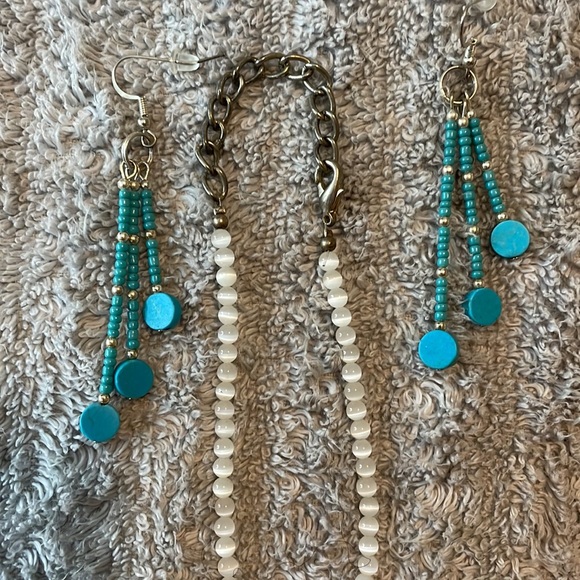 Turquoise necklace and earring set 🫶 - Picture 4 of 5
